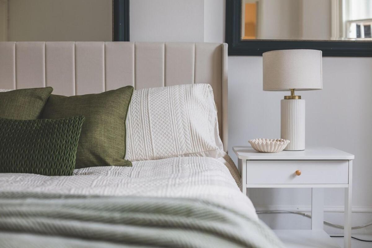 Sleeps 6! Kensington Garden Flat, 4 Mins To Station! Apartment
