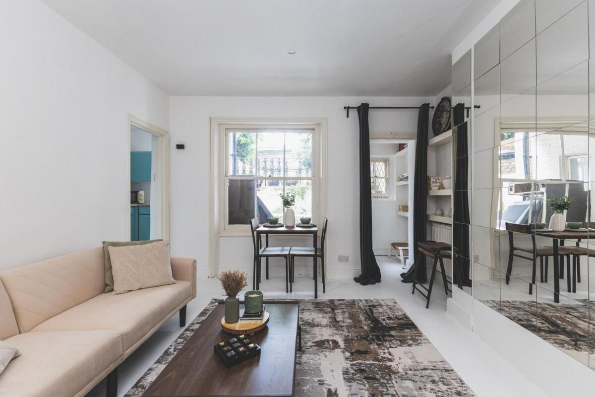 Sleeps 6! Kensington Garden Flat, 4 Mins To Station! London