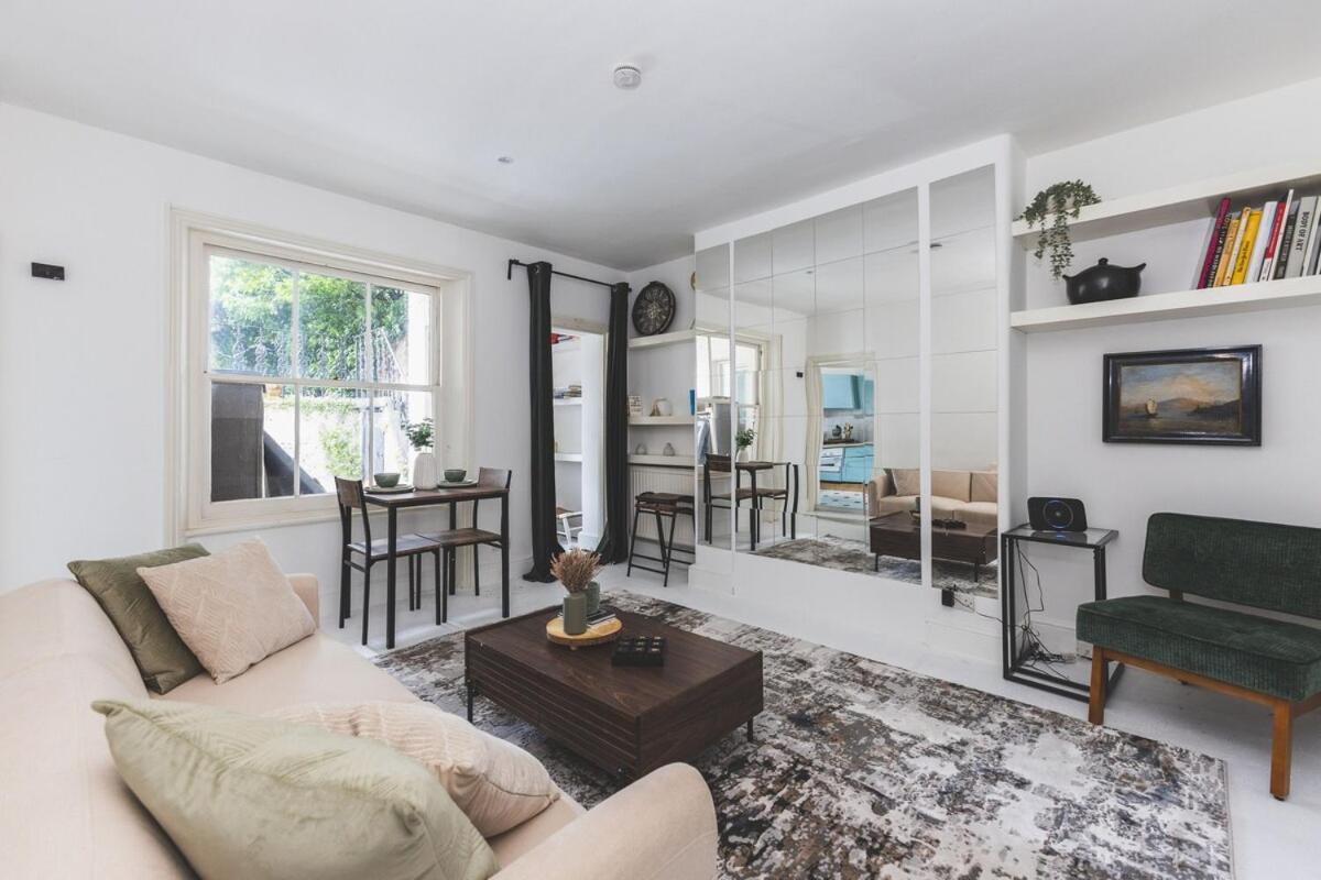 Sleeps 6! Kensington Garden Flat, 4 Mins To Station! Apartment London