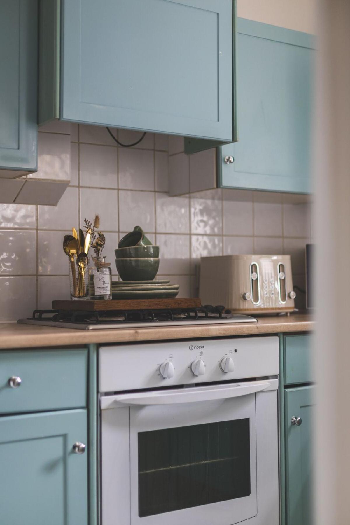 Sleeps 6! Kensington Garden Flat, 4 Mins To Station! Apartment London