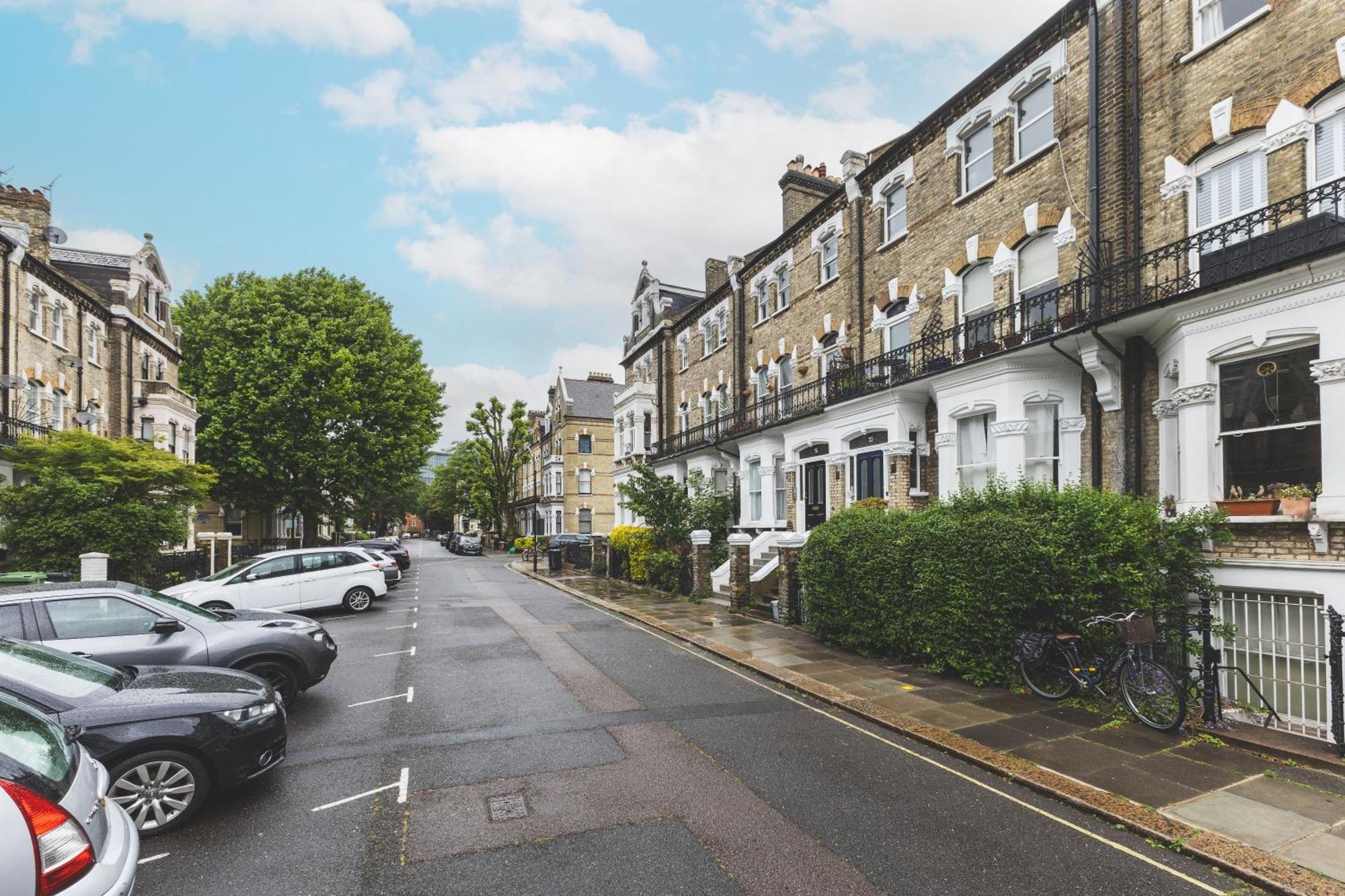 Sleeps 6! Kensington Garden Flat, 4 Mins To Station! Apartment